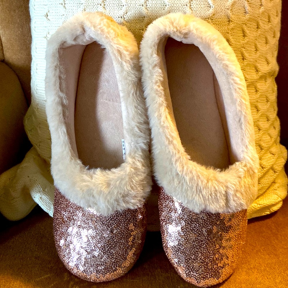 NWOT George women’s embellished slippers in size M